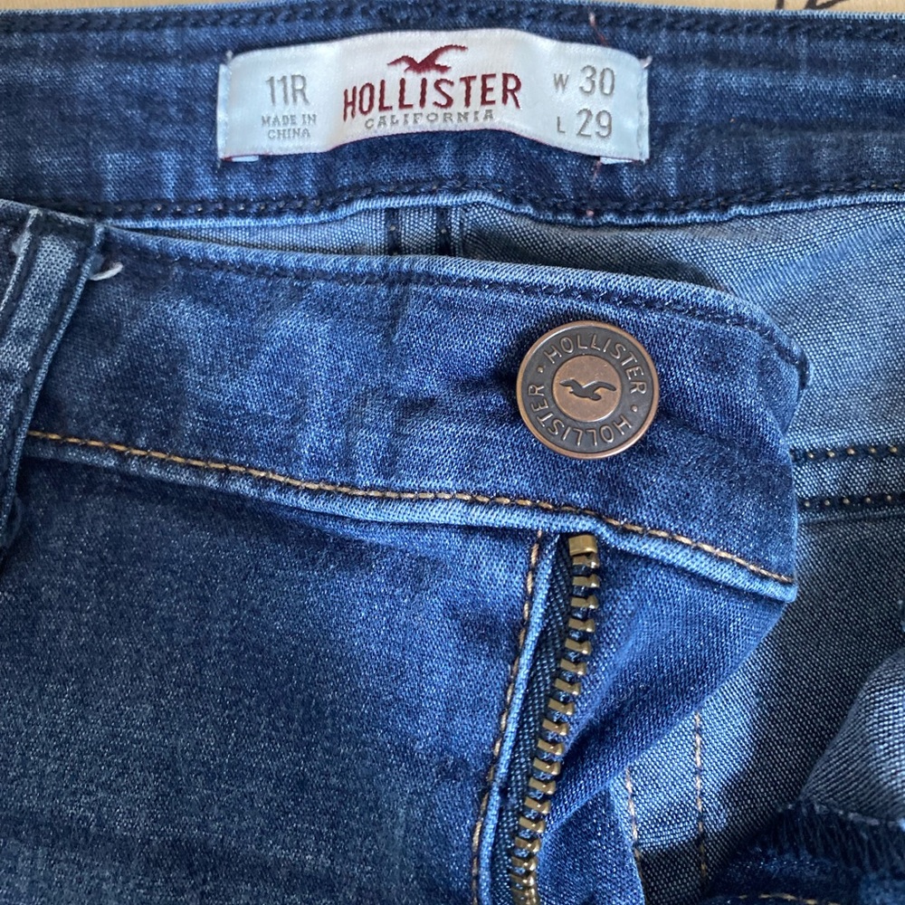 Dark Wash— Denim— Skinny Jeans— Hollister— 11R